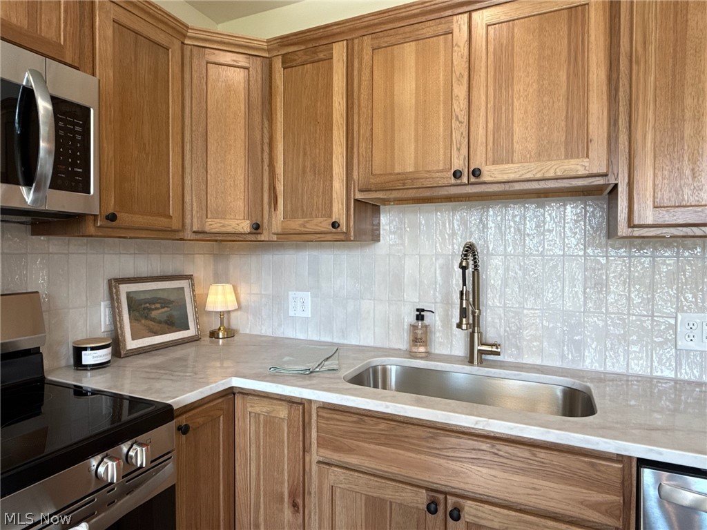 1326 N Wooster Avenue Property Photo 17