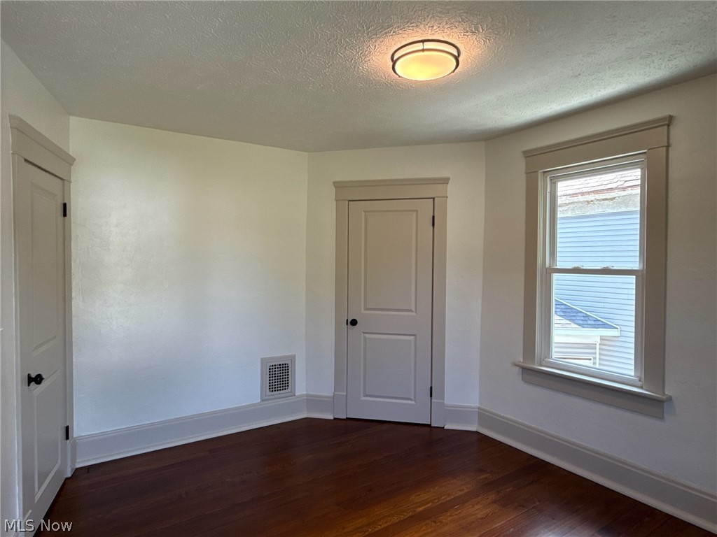 1326 N Wooster Avenue Property Photo 23