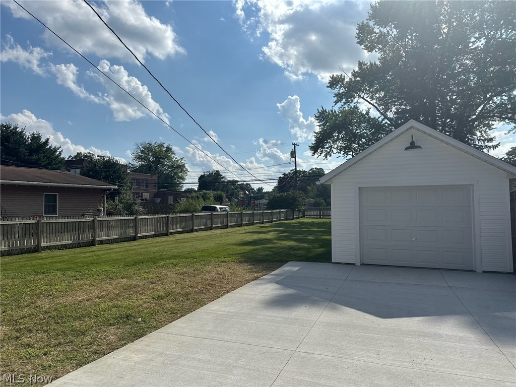 1326 N Wooster Avenue Property Photo 31