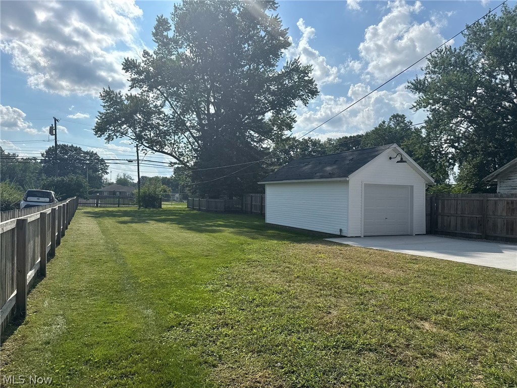 1326 N Wooster Avenue Property Photo 32