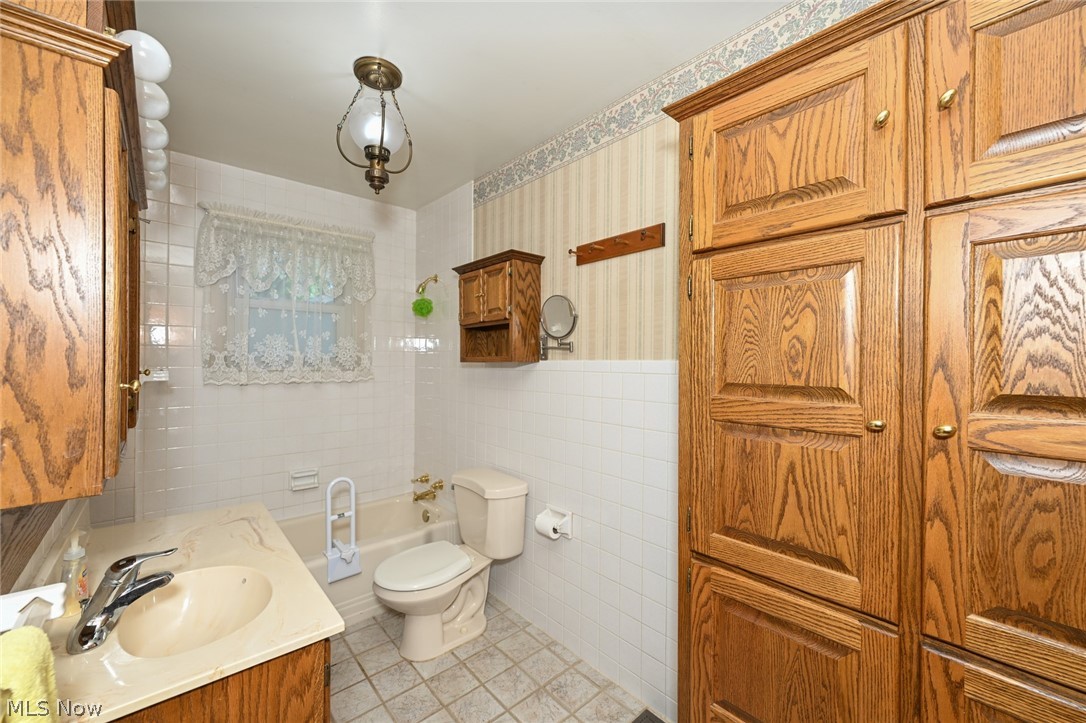 105 Grove Street Property Photo 12