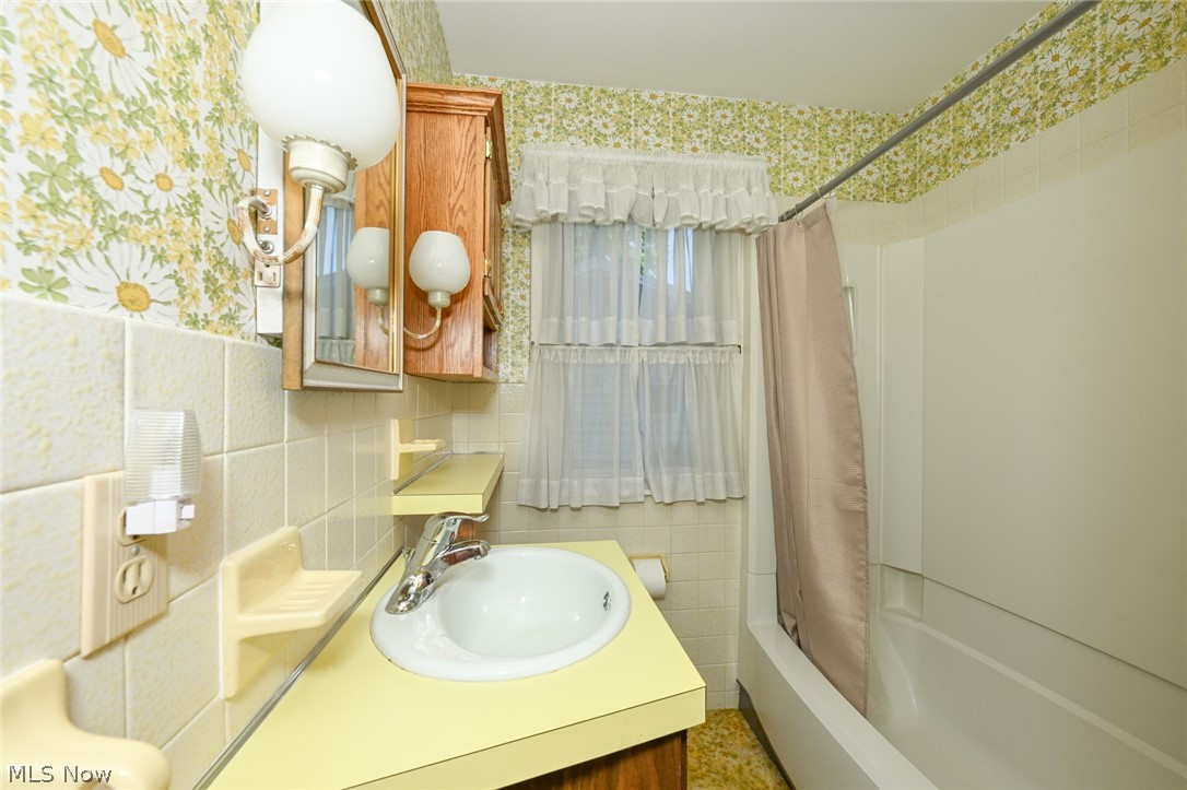 105 Grove Street Property Photo 13