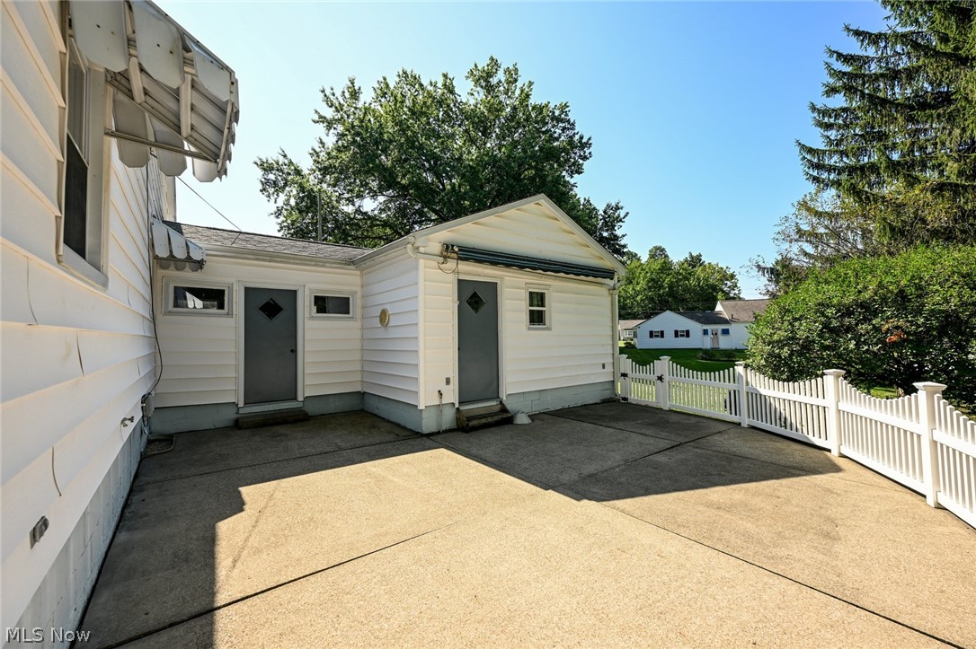 105 Grove Street Property Photo 22