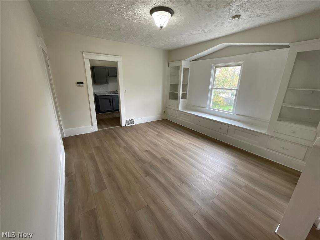 726 E 117th Street Up Property Photo 5