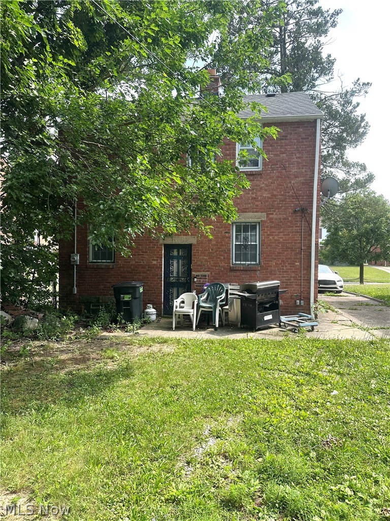 17519 Throckley Avenue Property Photo 5