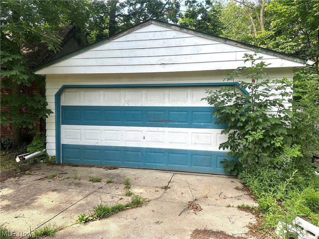 17519 Throckley Avenue Property Photo 7