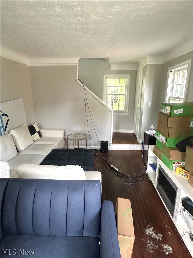 17519 Throckley Avenue Property Photo 8
