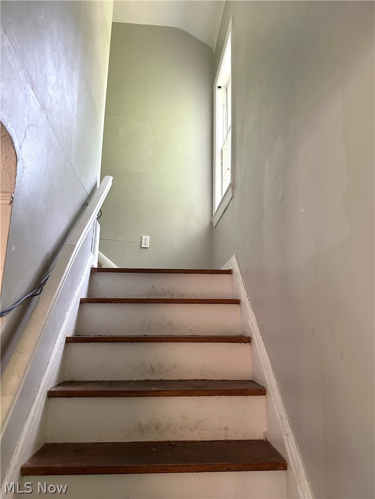 17519 Throckley Avenue Property Photo 11