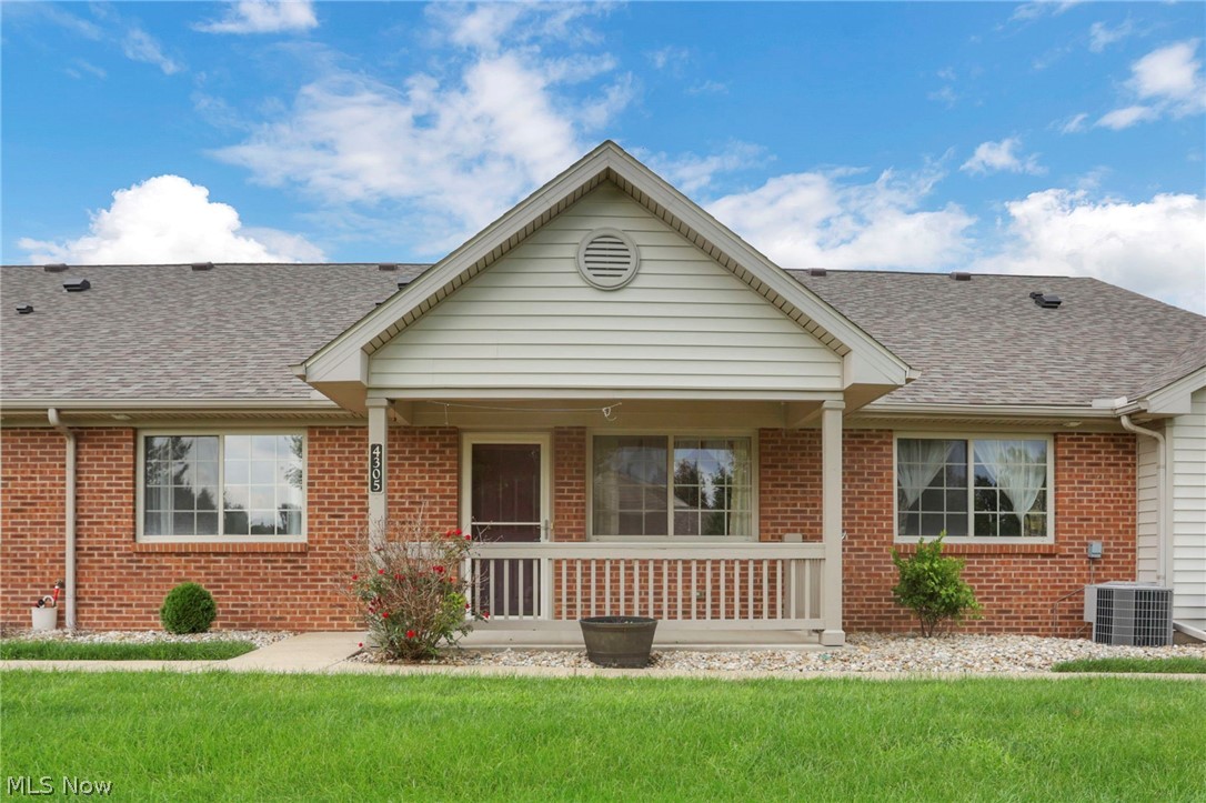 4305 E Strattford Circle E Property Photo 1