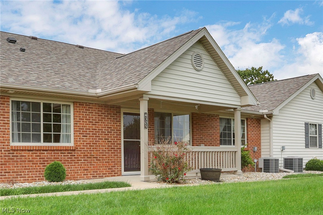 4305 E Strattford Circle E Property Photo 2