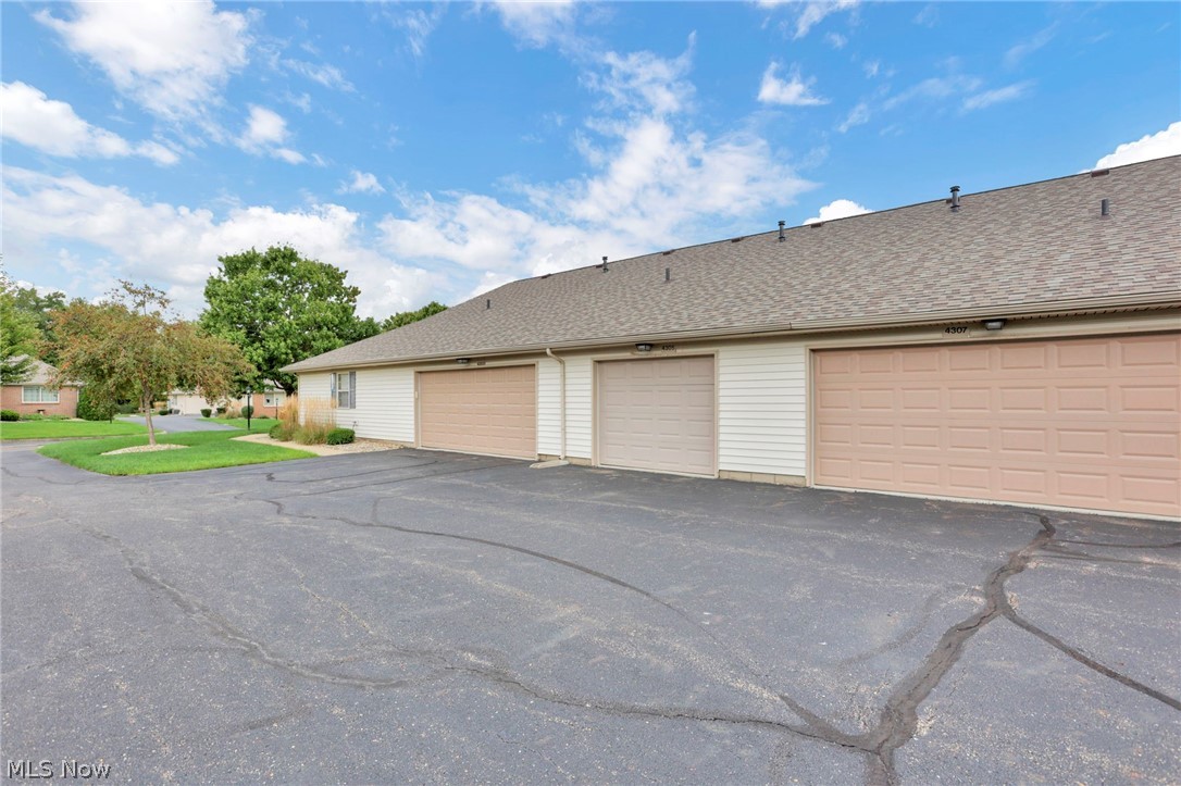 4305 E Strattford Circle E Property Photo 24