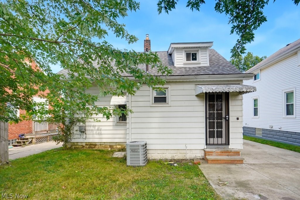 20740 Tracy Avenue Property Photo 3