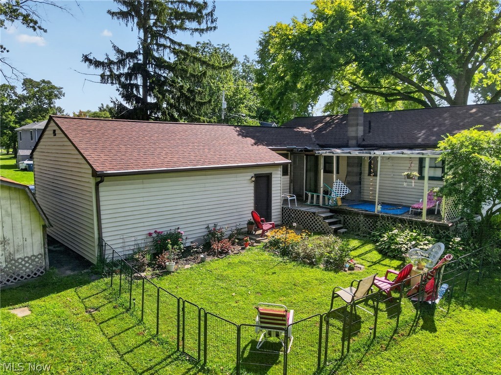 306 Everett Street Property Photo 5