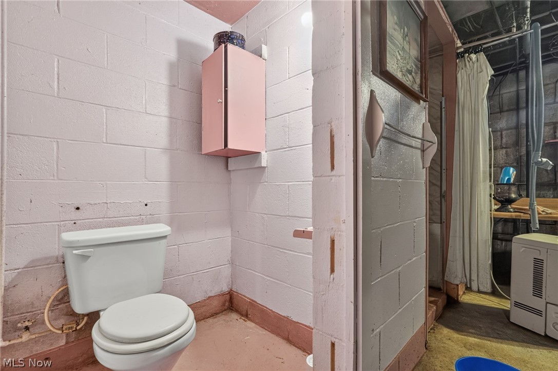 306 Everett Street Property Photo 39