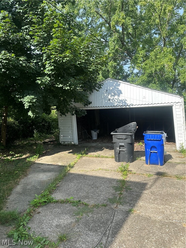 4154 E 153rd Street Property Photo 5