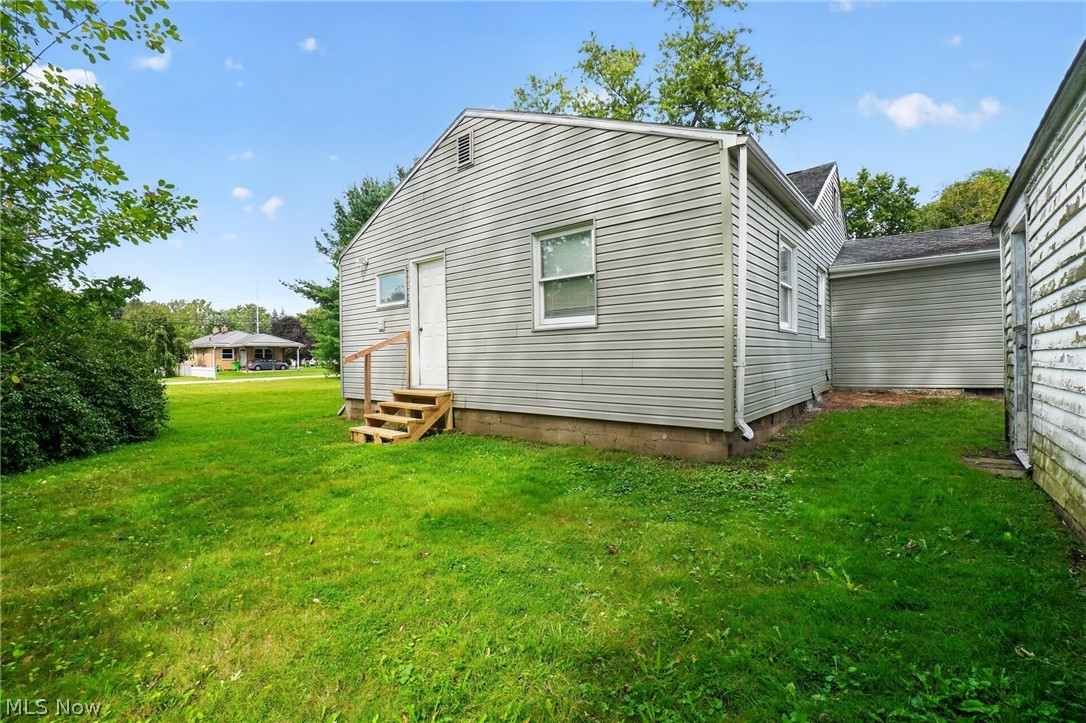 1112 Danforth Road Property Photo 3