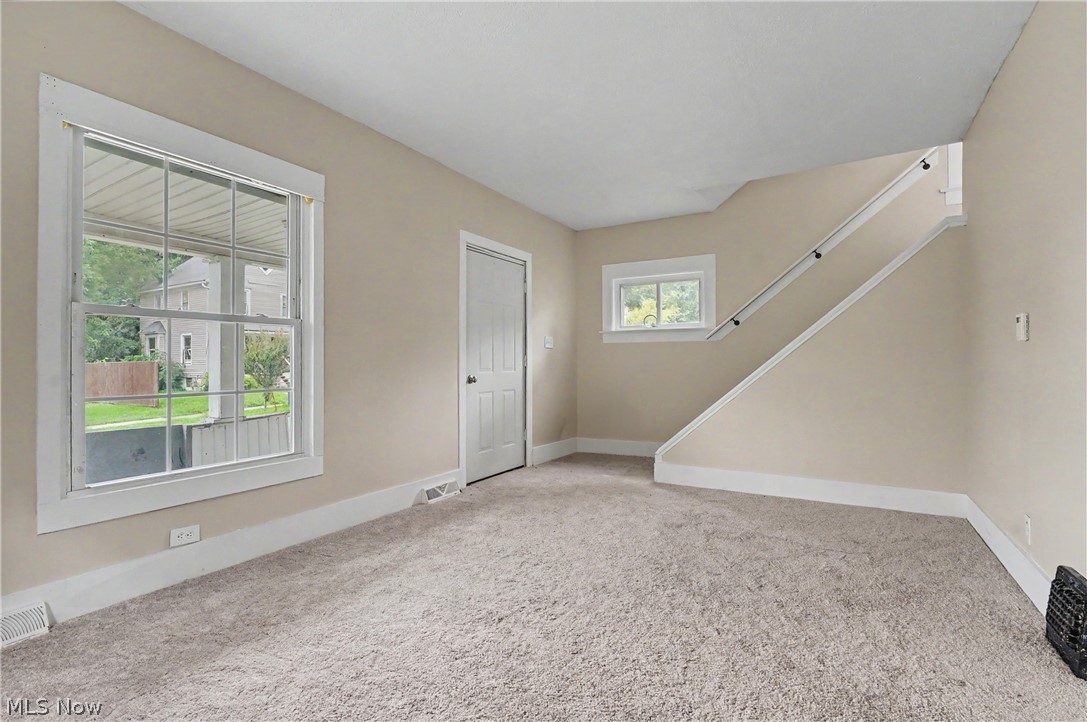944 Redfern Avenue Property Photo 4