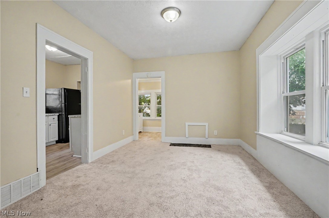 944 Redfern Avenue Property Photo 5
