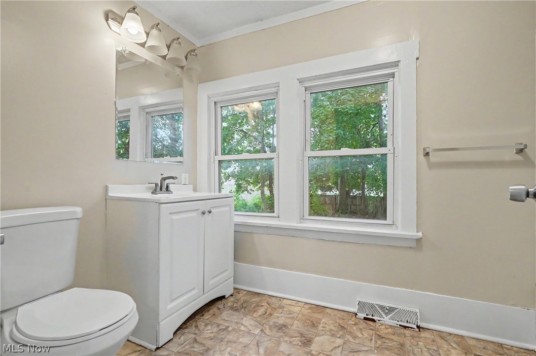 944 Redfern Avenue Property Photo 7