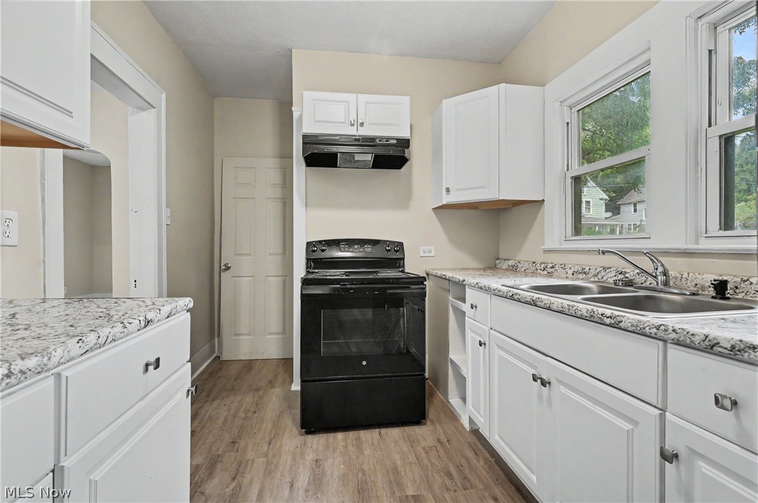 944 Redfern Avenue Property Photo 9