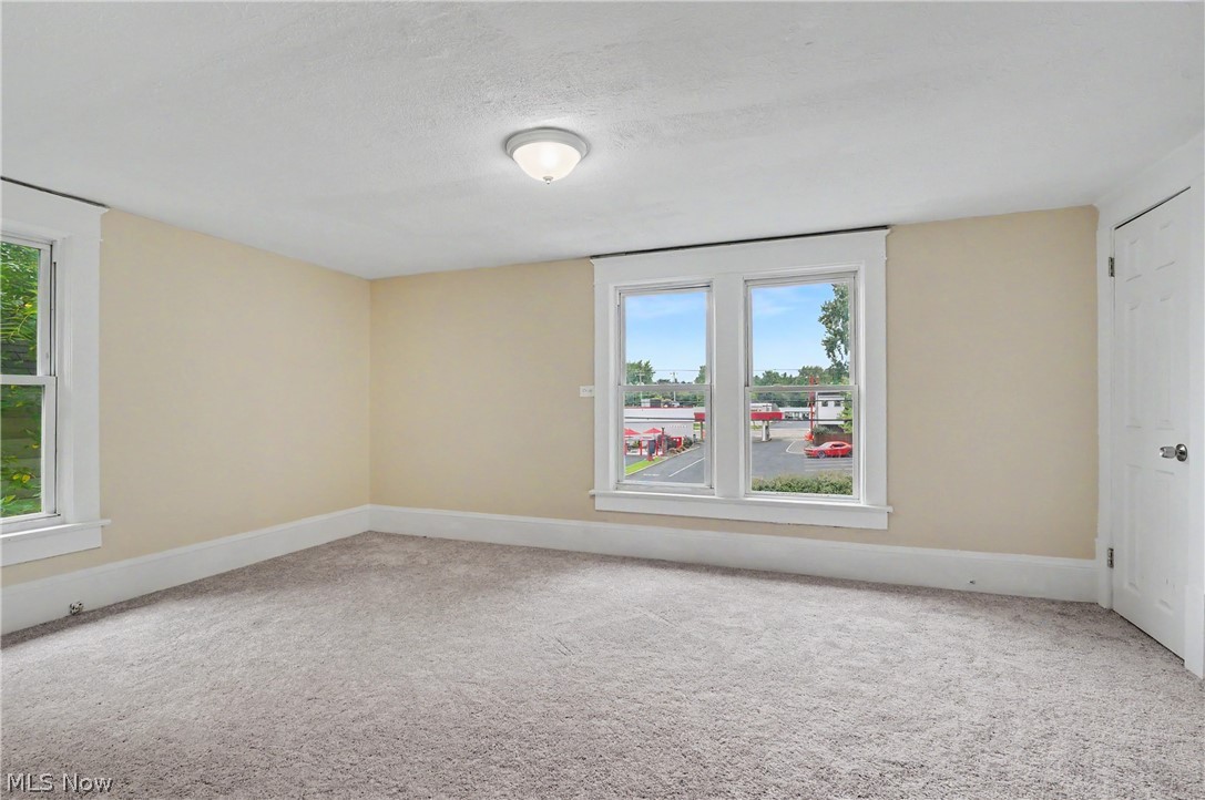 944 Redfern Avenue Property Photo 14