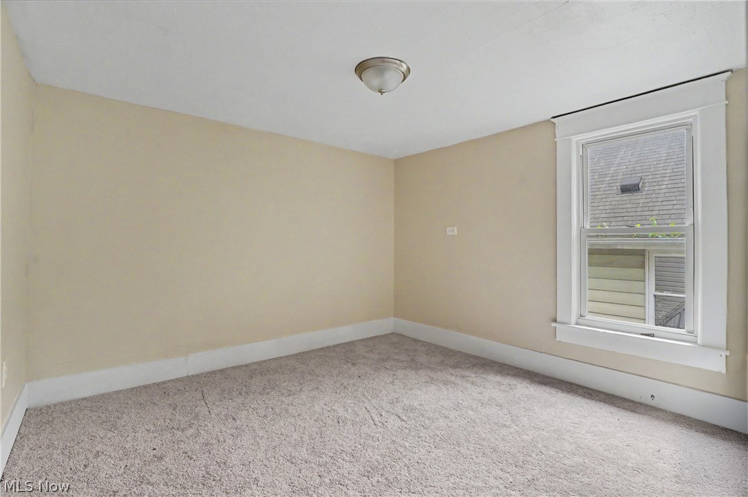 944 Redfern Avenue Property Photo 16