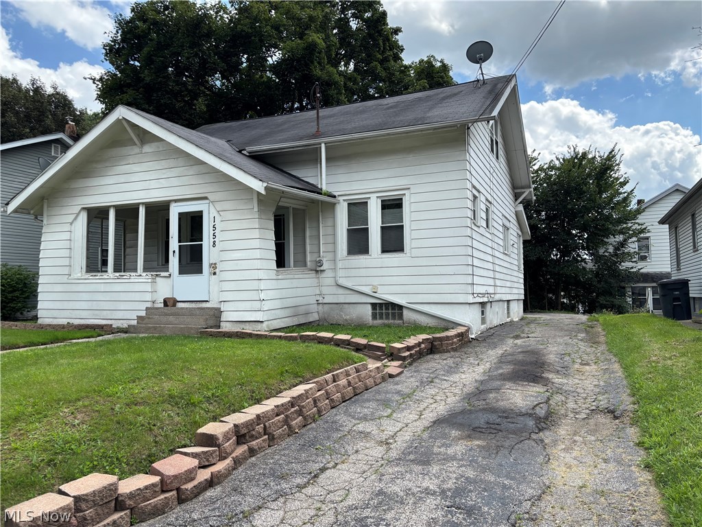 1558 Hillside Terrace Property Photo 1