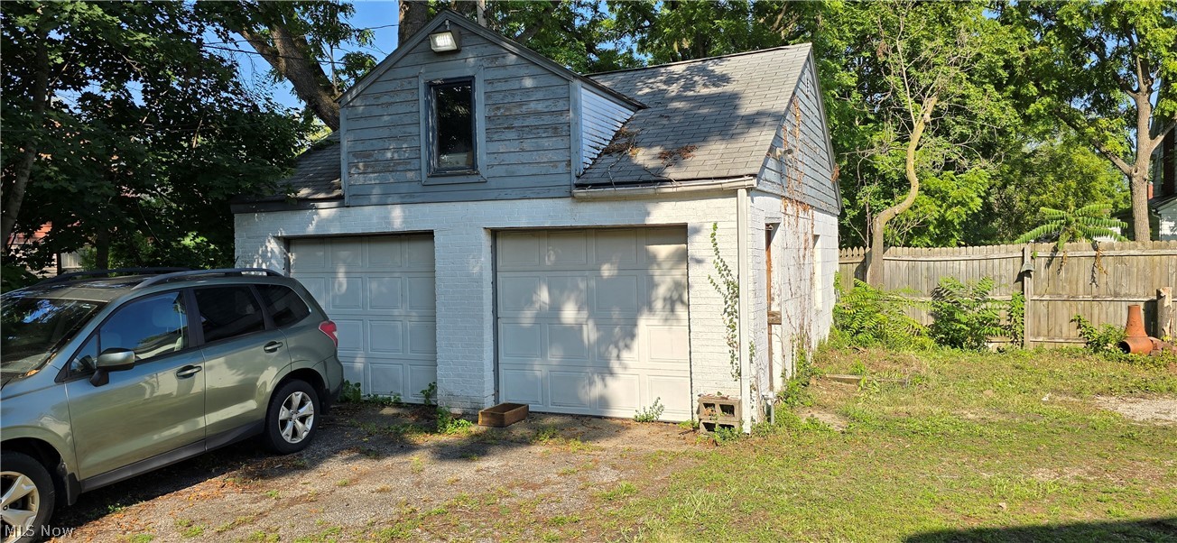 1518 Middle Avenue Property Photo 6