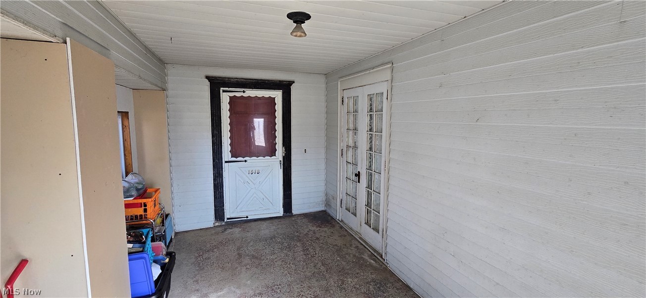 1518 Middle Avenue Property Photo 9