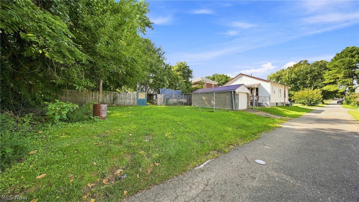 1008 Tefft Street Property Photo 8