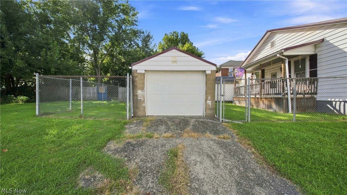 1008 Tefft Street Property Photo 9