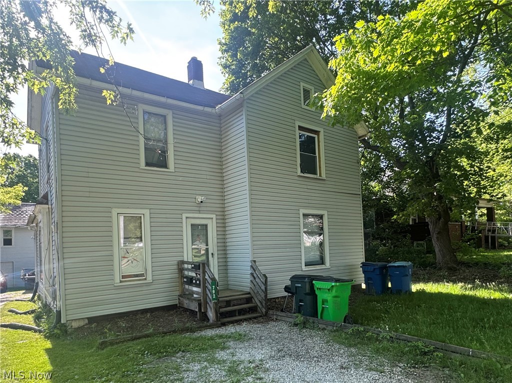792 N Summit Street Property Photo 1