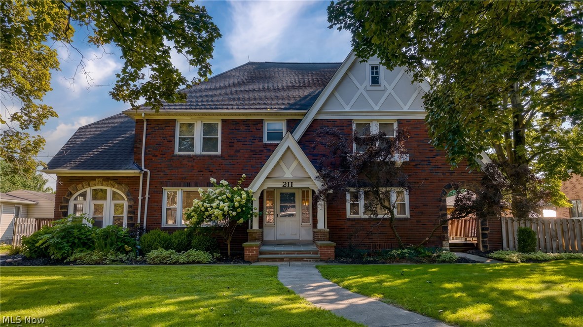 211 E Schaaf Road