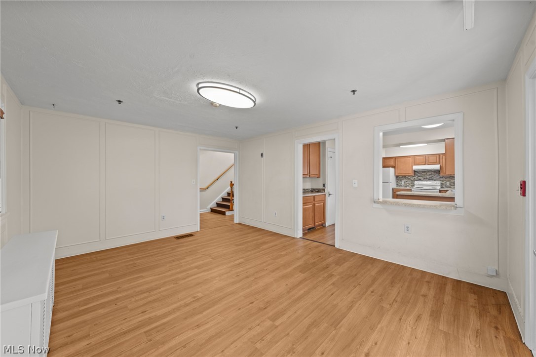 211 E Schaaf Road Property Photo 8