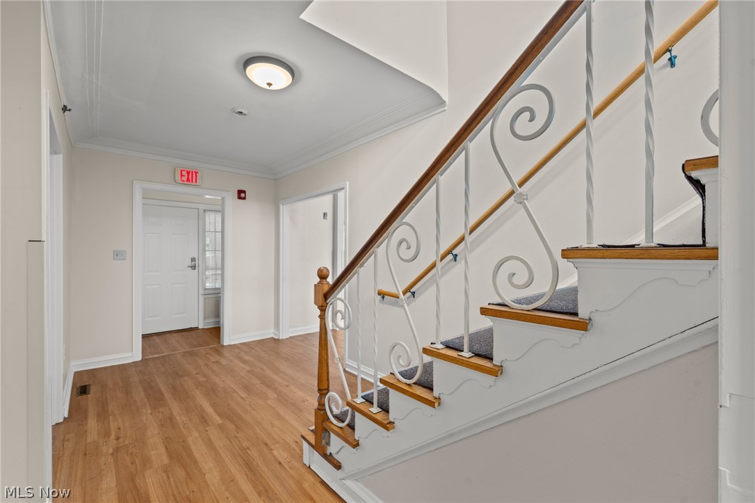 211 E Schaaf Road Property Photo 18