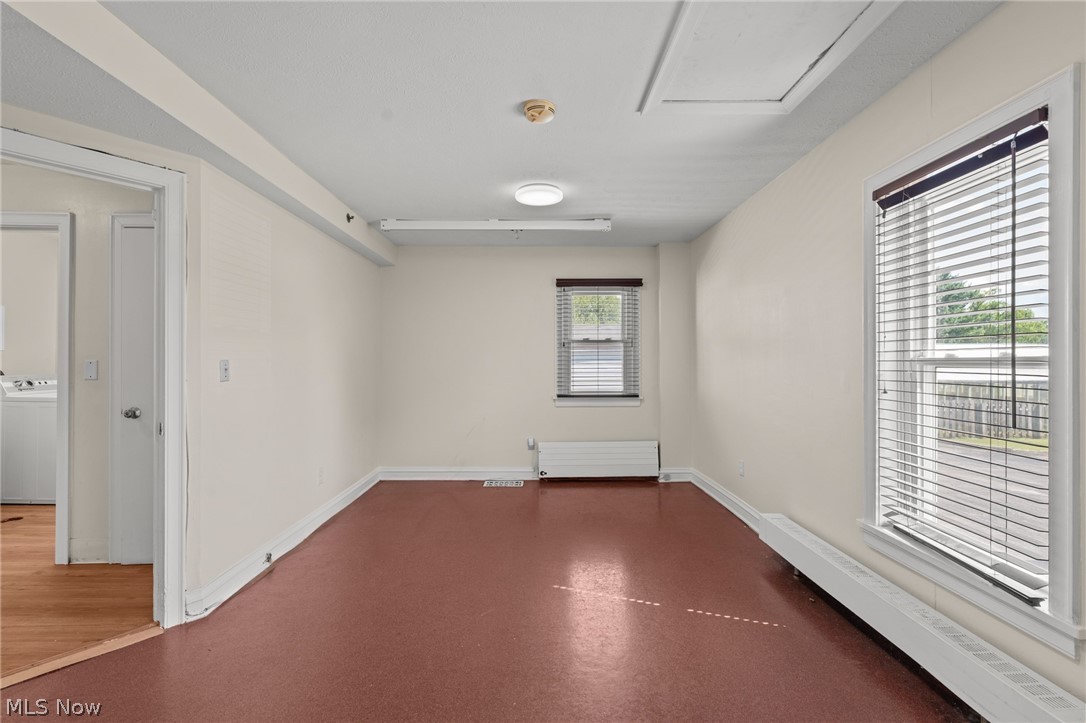 211 E Schaaf Road Property Photo 19