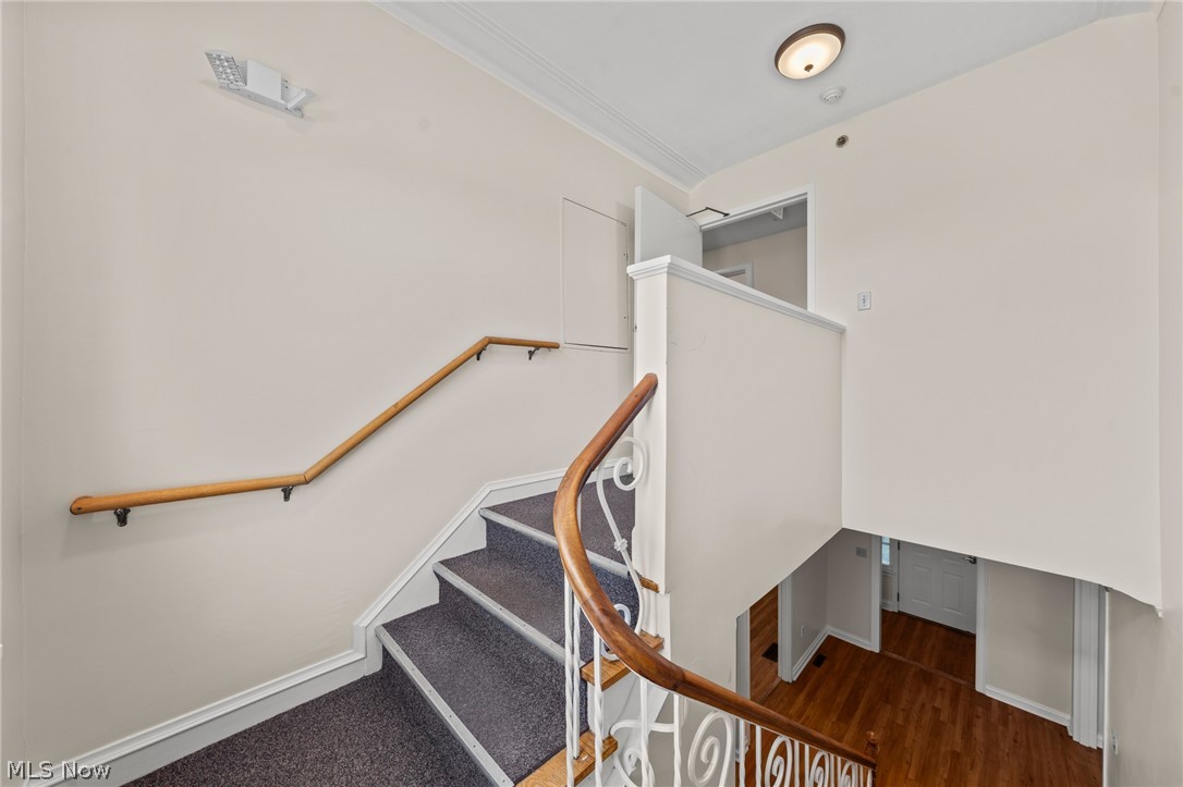 211 E Schaaf Road Property Photo 21
