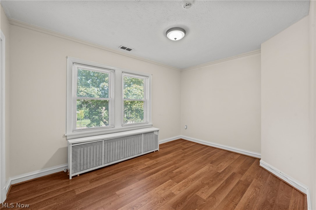 211 E Schaaf Road Property Photo 23