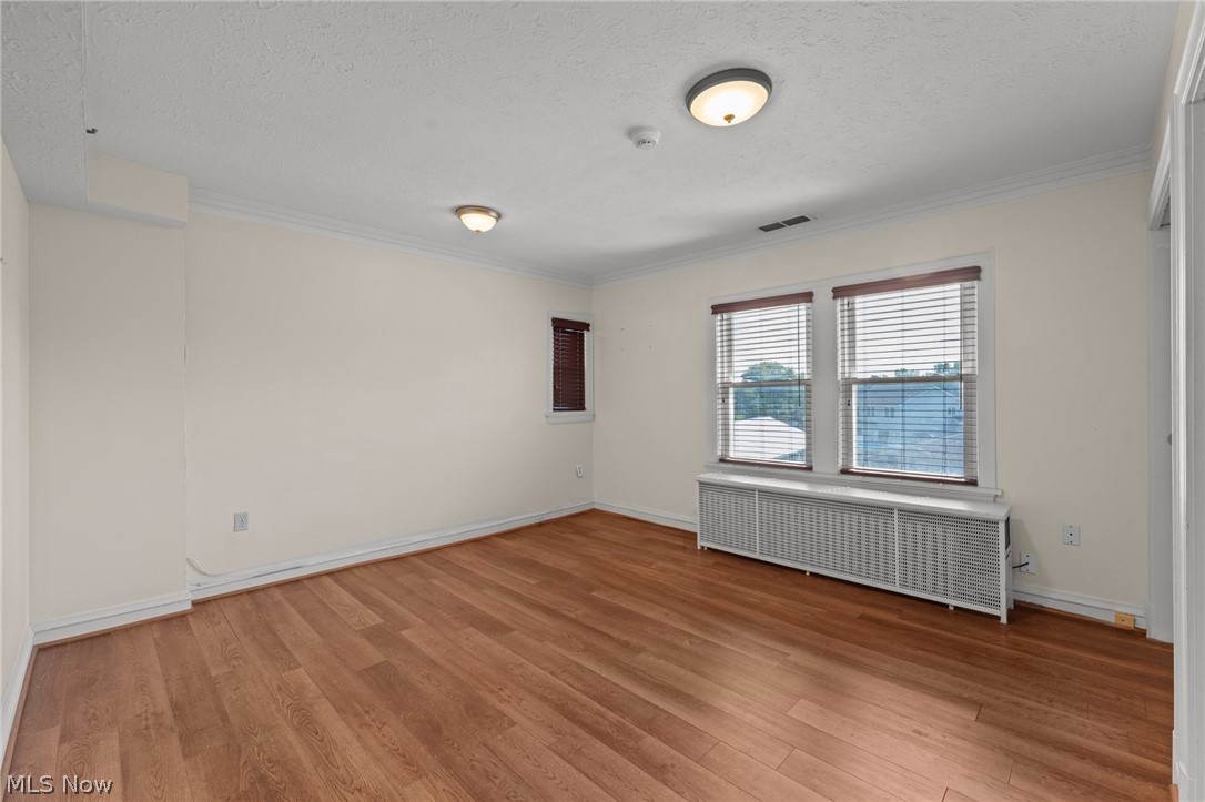211 E Schaaf Road Property Photo 24