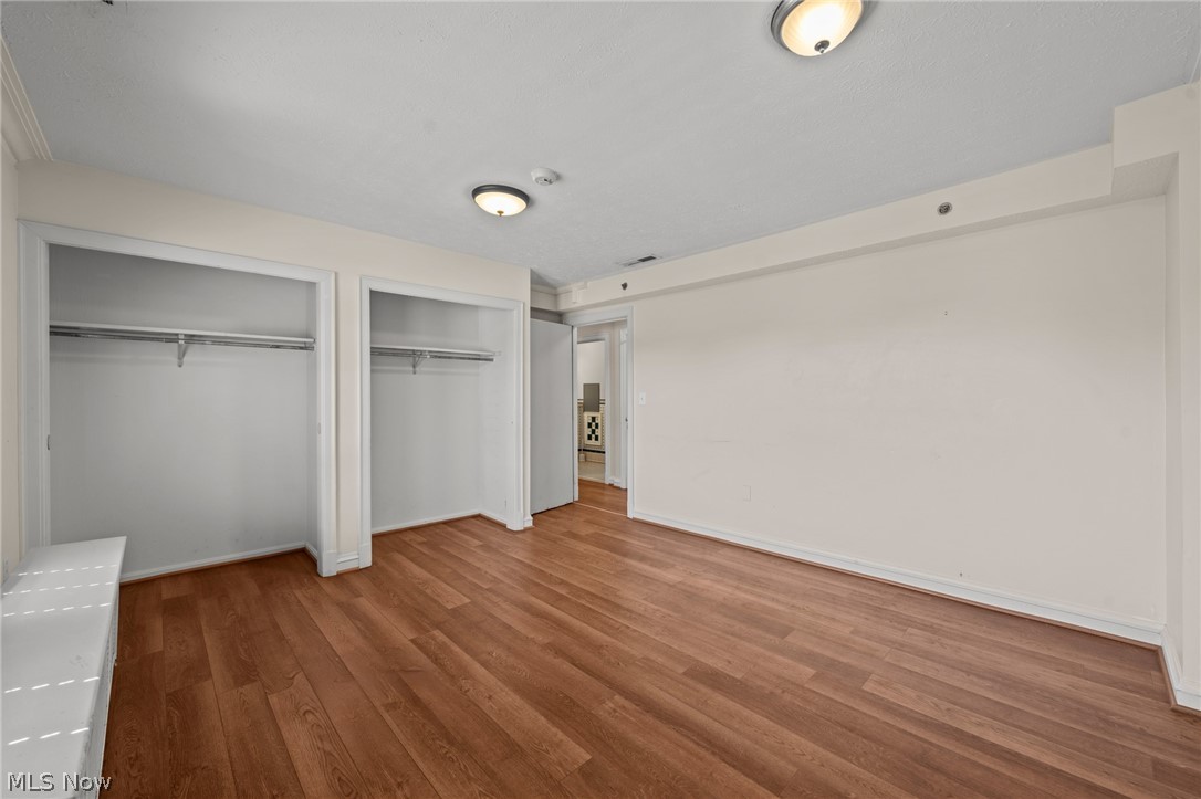 211 E Schaaf Road Property Photo 25