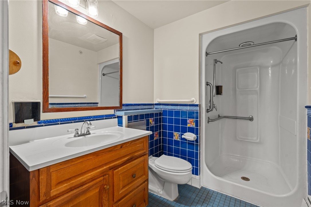 211 E Schaaf Road Property Photo 27