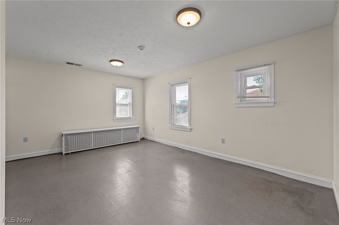 211 E Schaaf Road Property Photo 28