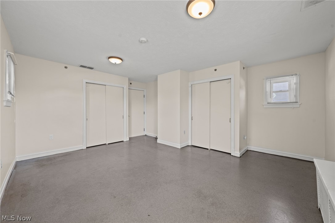 211 E Schaaf Road Property Photo 29
