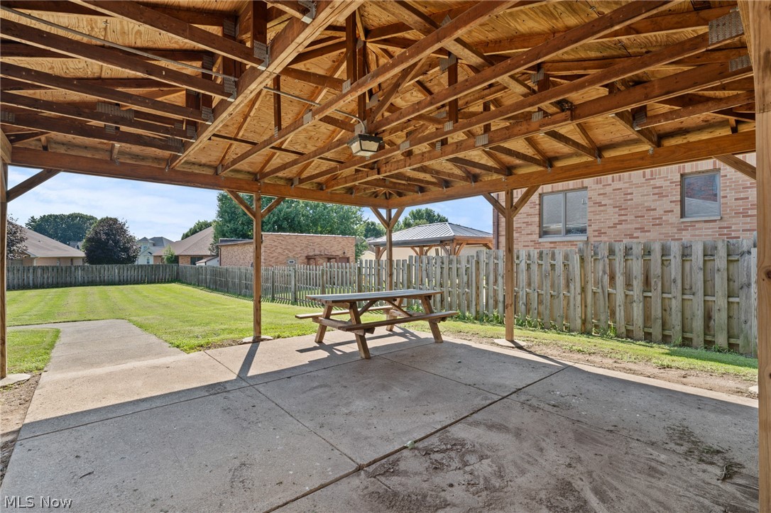 211 E Schaaf Road Property Photo 39