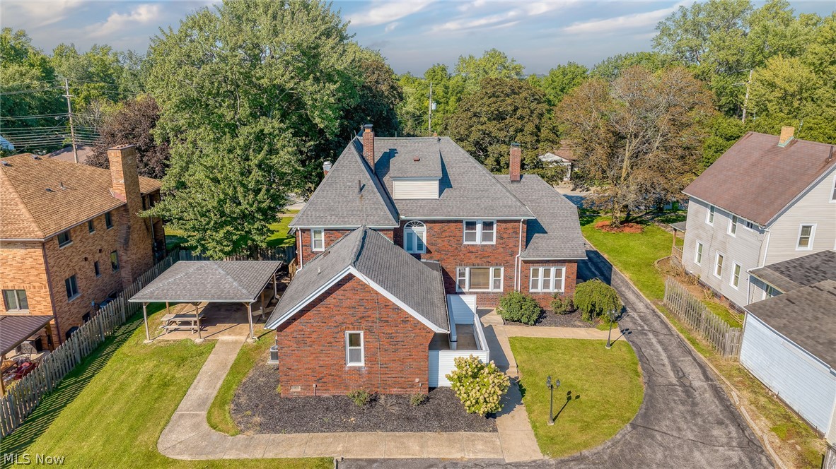 211 E Schaaf Road Property Photo 40