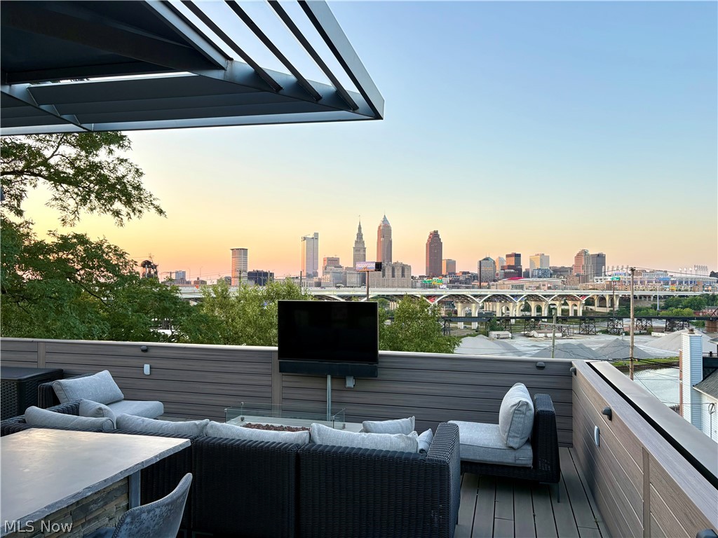 2040 W 11th Place