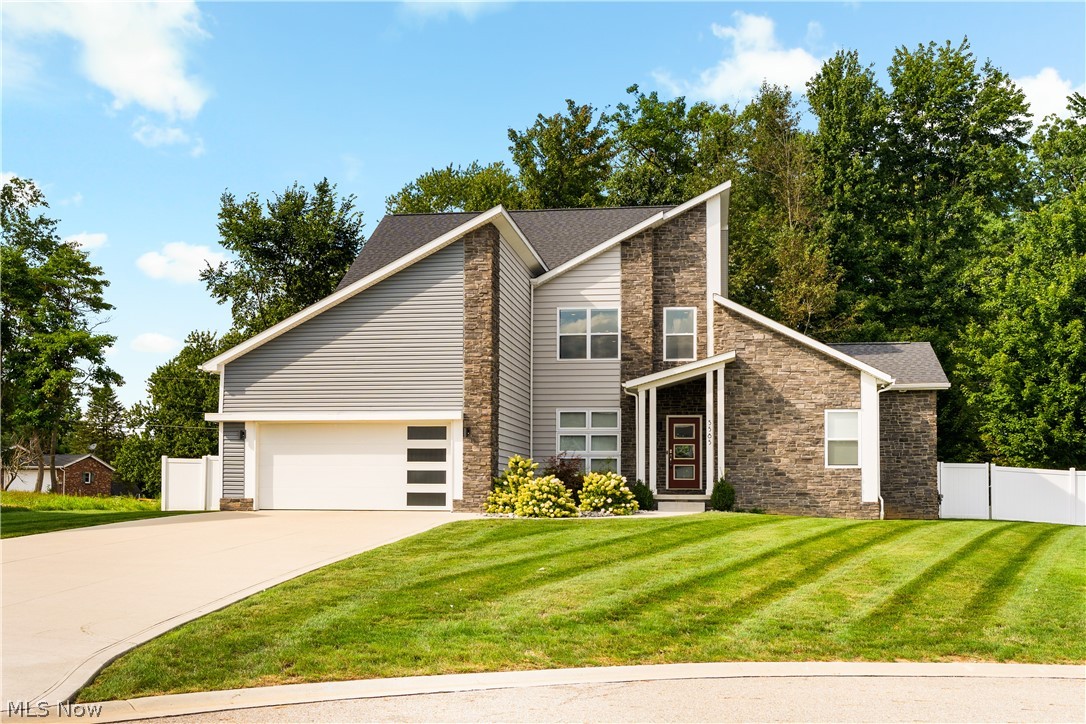 5585 Shadow Ridge Circle Nw Property Photo 1