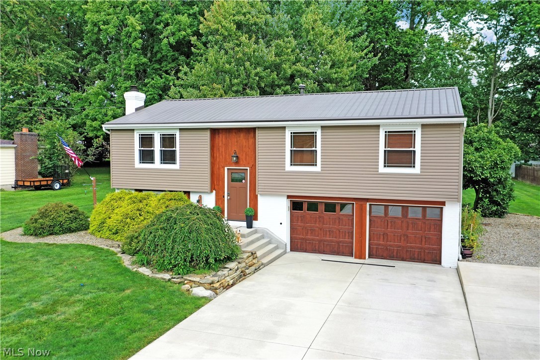 190 Wall Drive Property Photo 2