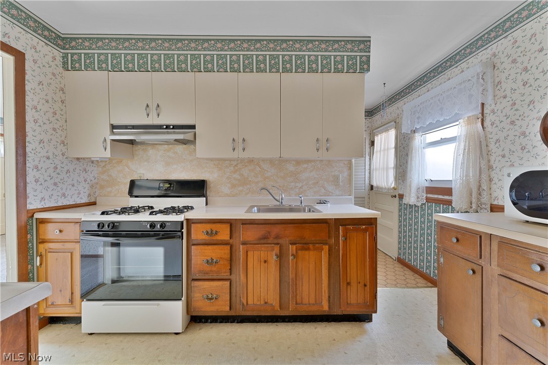 34 Mcdonald Avenue Property Photo 5