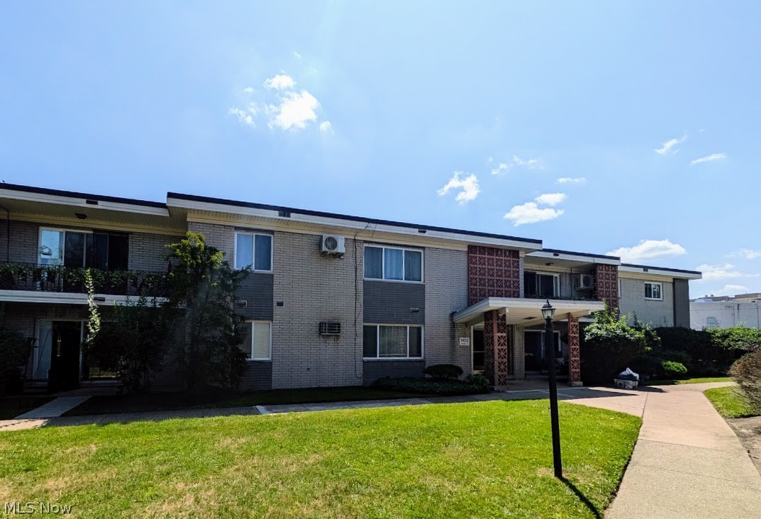 1402 Golden Gate Boulevard G201 Property Photo 1
